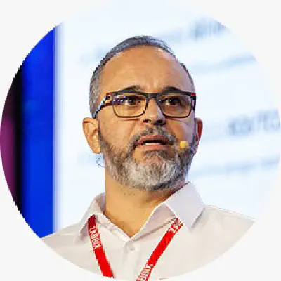 Photo of images/speakers/luciano-alves.jpeg